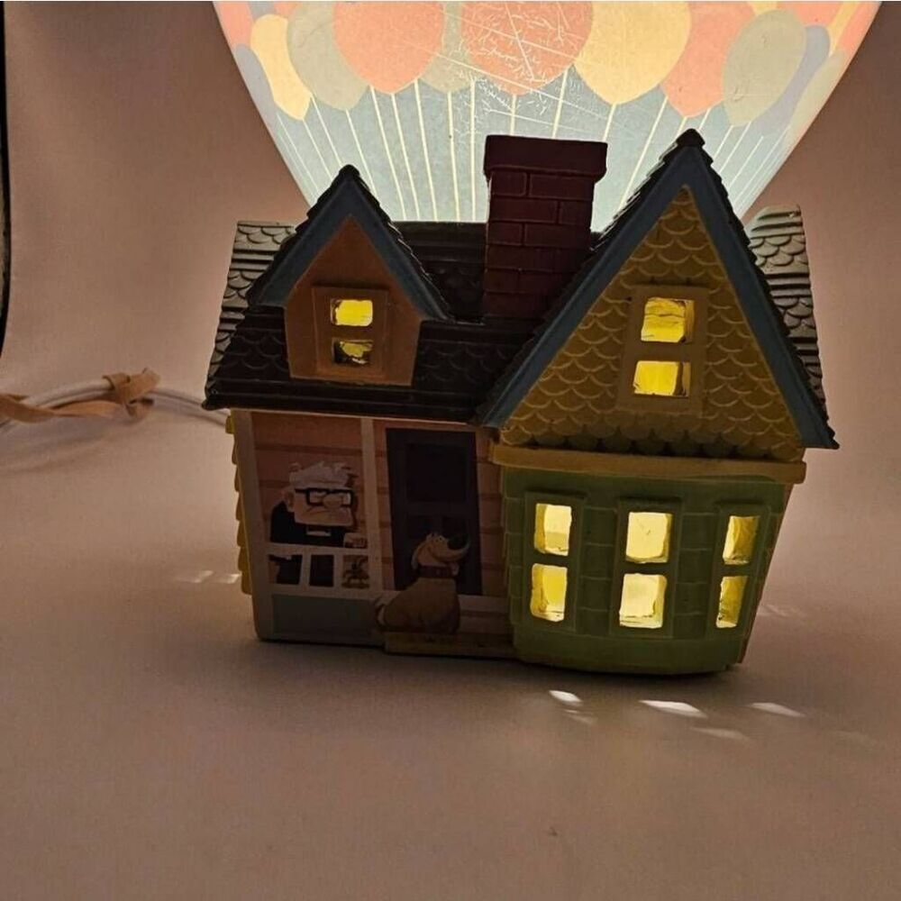 Scentsy Retired Disney Pixar UP Full Size Warmer Balloon House Carl Russel Kevin - Picture 3 of 11